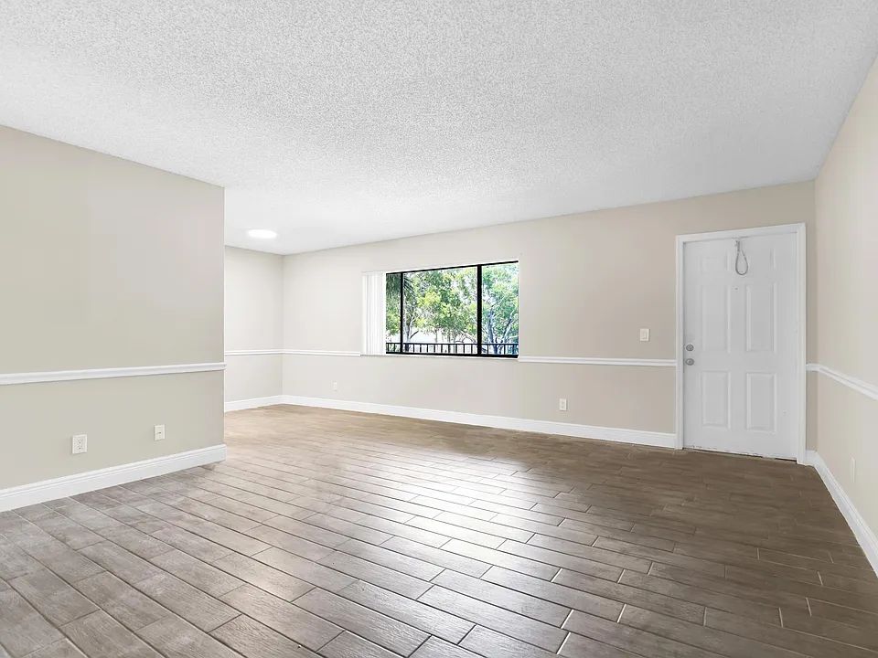 414 Meadows Cir