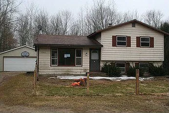 5868 Sixteen Mile Rd NE photo 1