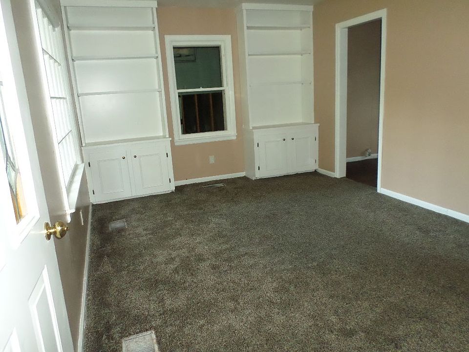2nd image of 365 E Clinton St