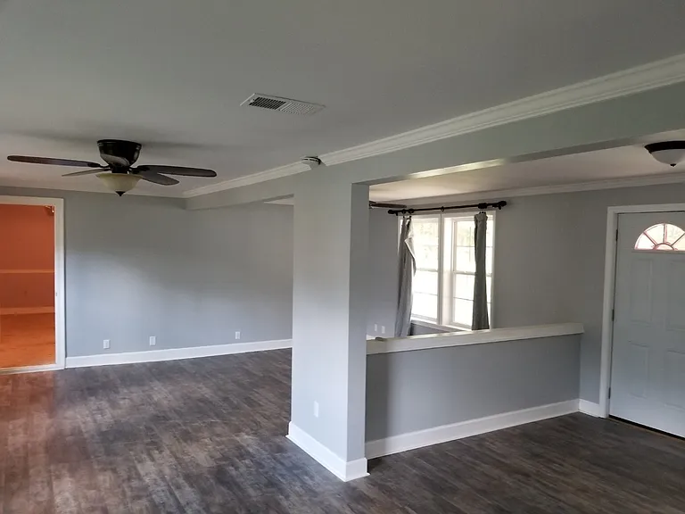 1259 W Bellewood Dr — Photo 2