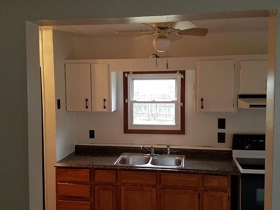 2nd image of 1050 Kelly Dr