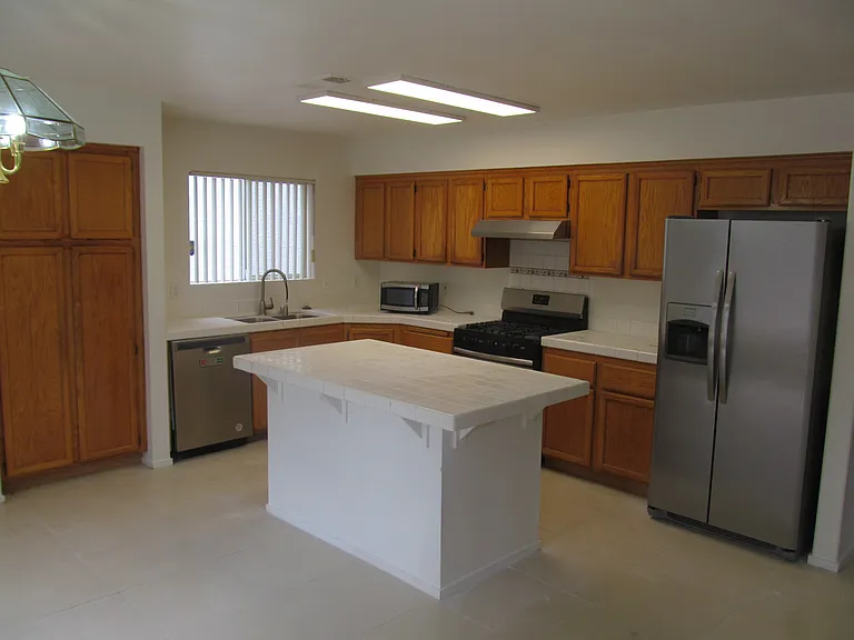 1413 Desert Hills Dr — Photo 8