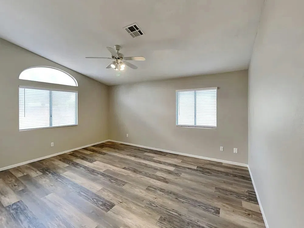 7037 Overhill Ave — Photo 2