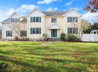 128 Minivale Rd, Stamford, CT 06907