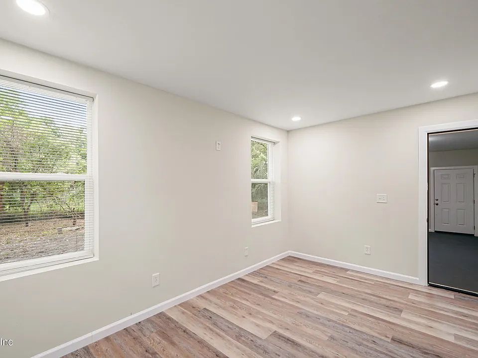 1st image of 8524 Lincrest Dr W #2