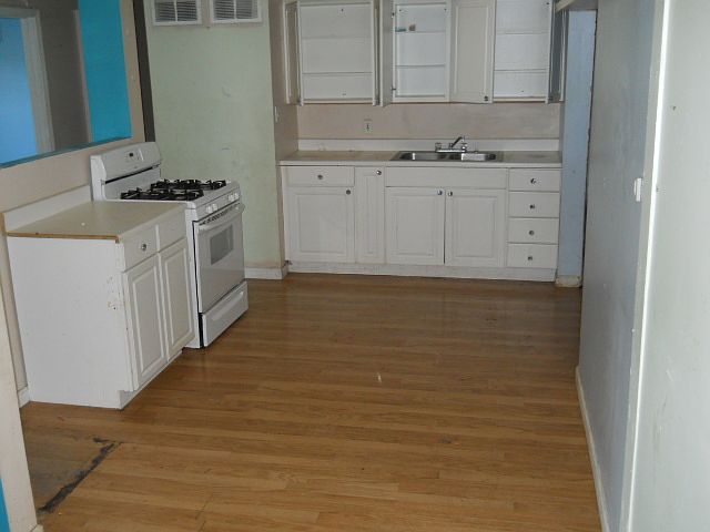 2nd image of 4144 Carondelet Blvd