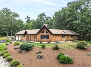 19 Hunters Rd, Bedford, NH 03110