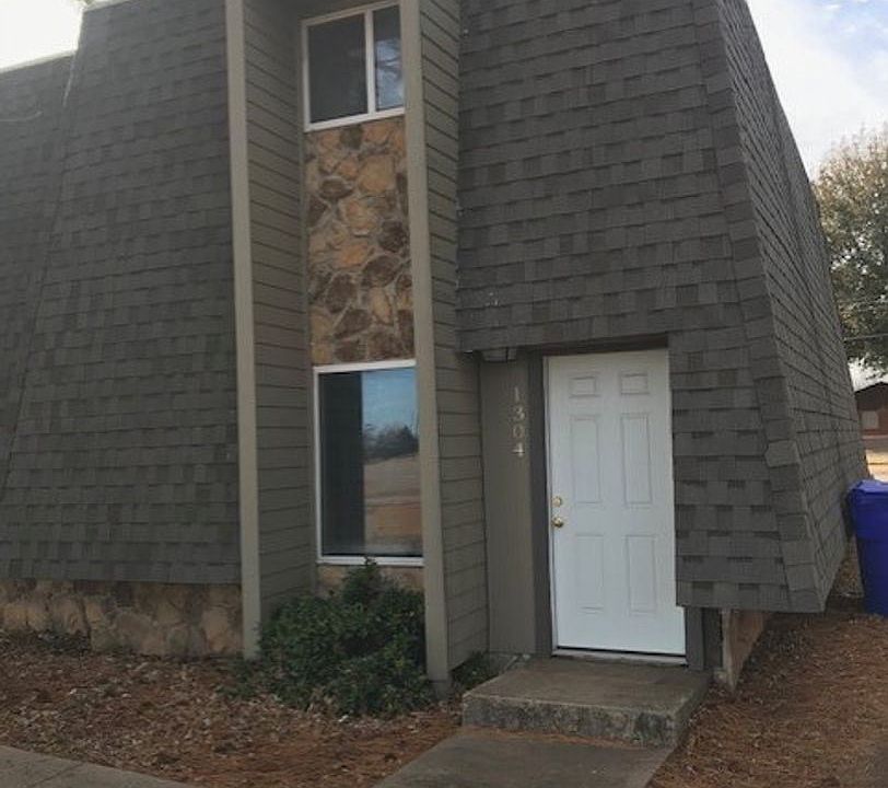 1st image of 1304 Northcliff Ave