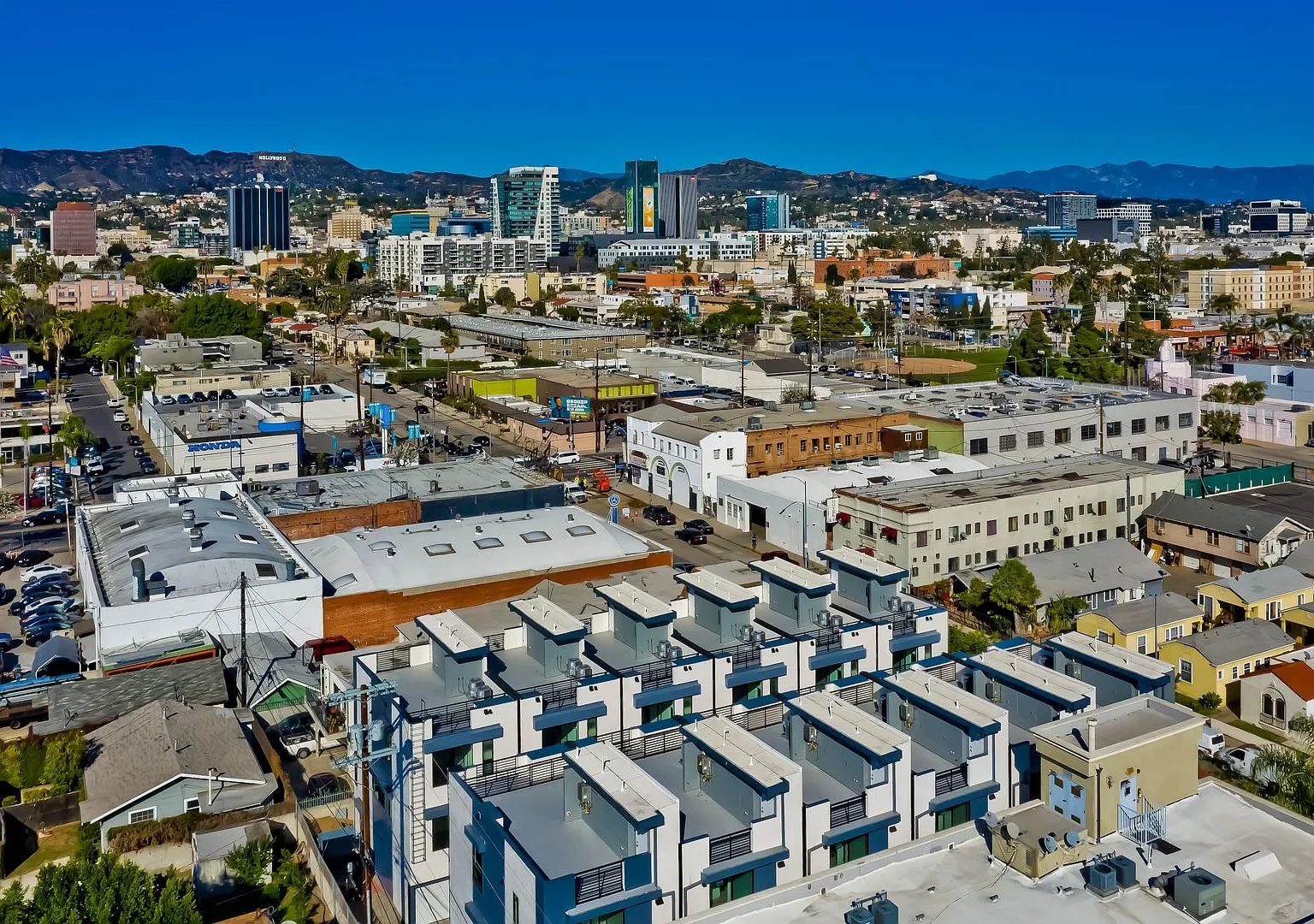 New Hollywood Townhomes — Photo 3