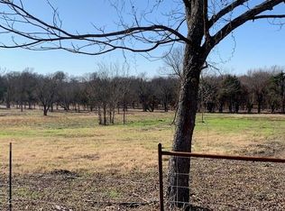 1401 N 10th St, Honey Grove, TX 75446