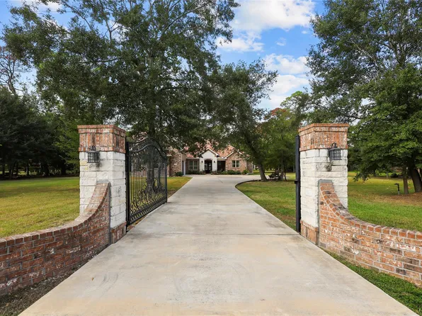 1216 S Hill St, Alvin, TX 77511