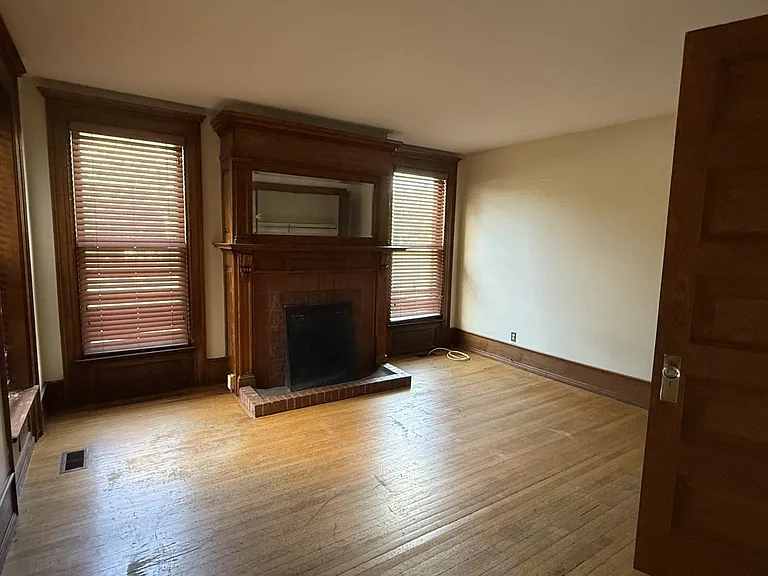 274 Alexander St #3 — Photo 4