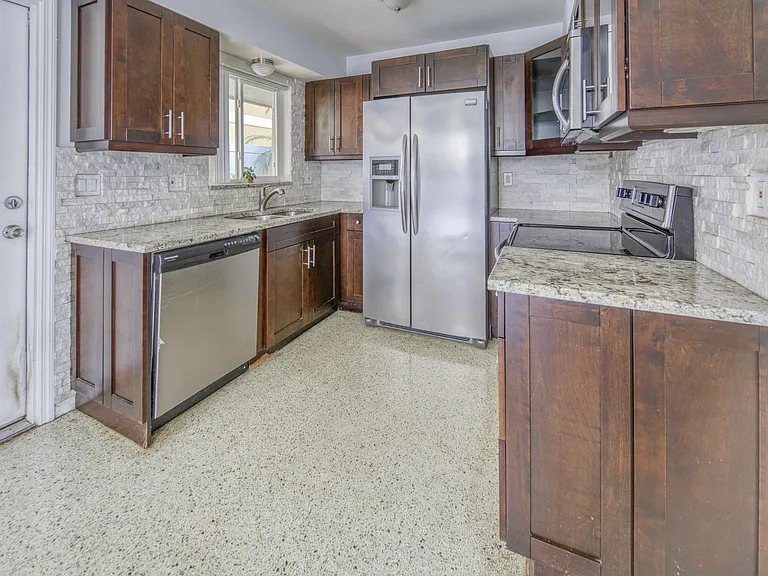 305 S Federal Hwy #2 — Photo 10