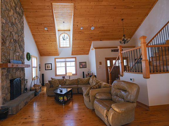 4th image of 114 Mountain View Drive