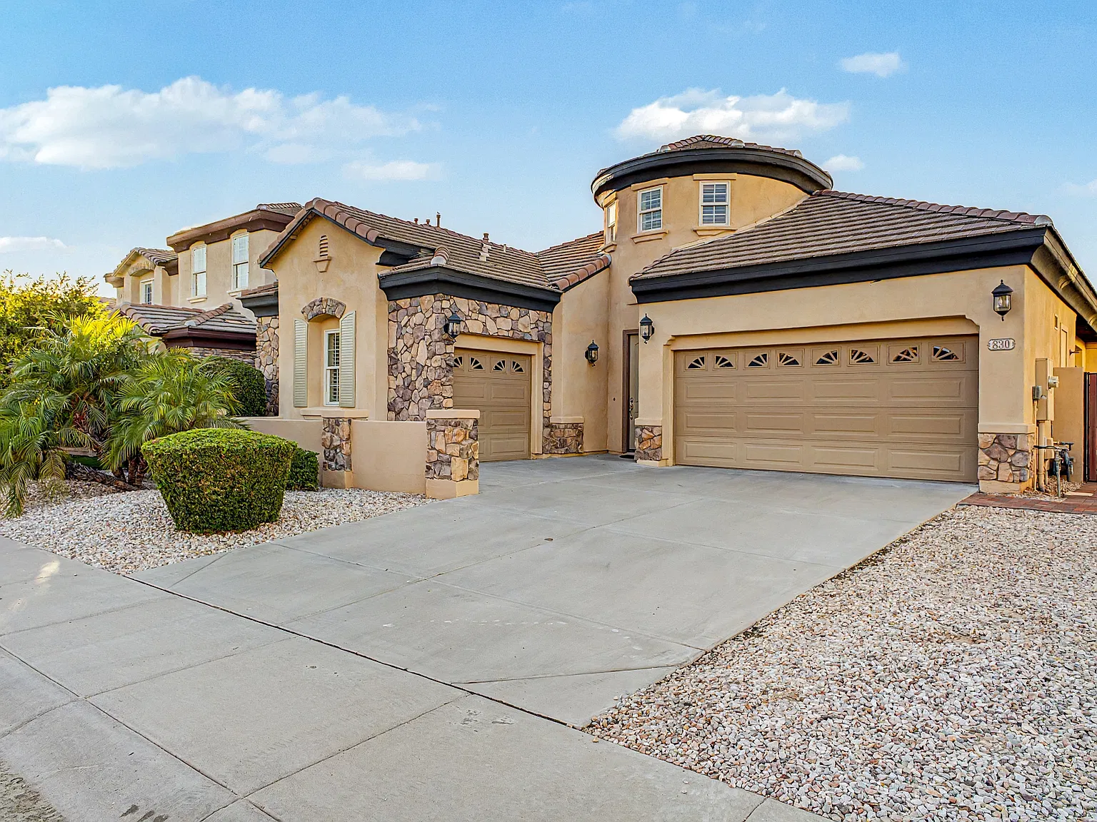 3 bed, 3010 sqft, $3,135 — Photo 1