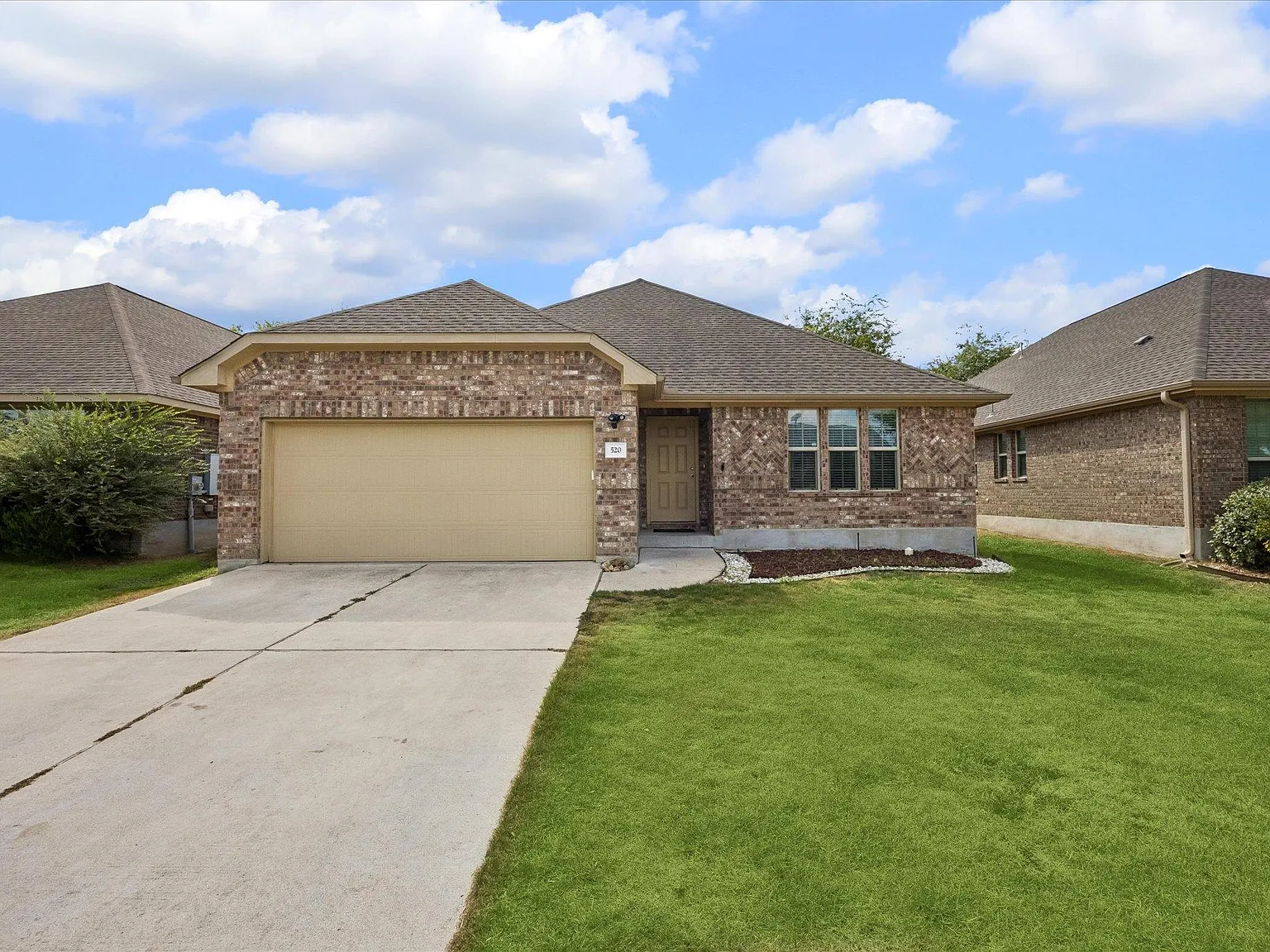 3 bed, 2.0 bath, 1605 sqft, $2,000 — Photo 1
