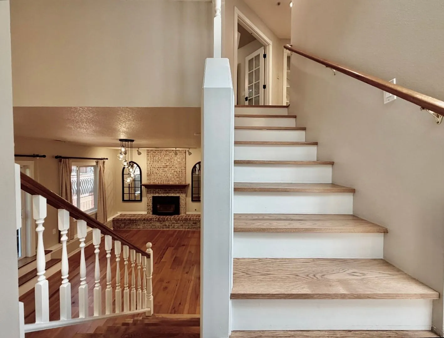 Beautiful Updated 3 Bedroom Home Located on a Large Lot in a Cul-de-sac Close to Meridian Park Ho... — Photo 4