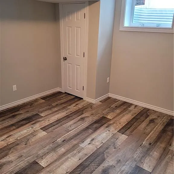 107 Harding Cres — Photo 23