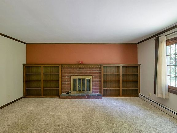 3rd image of 9 Brier Ct