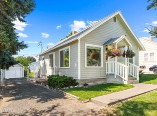 706 W Fremont Ave, Selah, WA