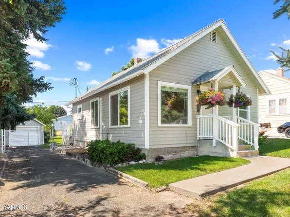 706 W Fremont Ave, Selah, WA 98942
