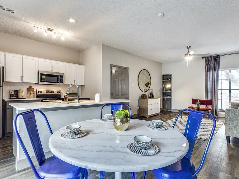 Hyde Park at Valley Ranch — Photo 12