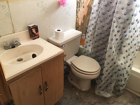 3rd image of 7642 Crisp Wood Ln