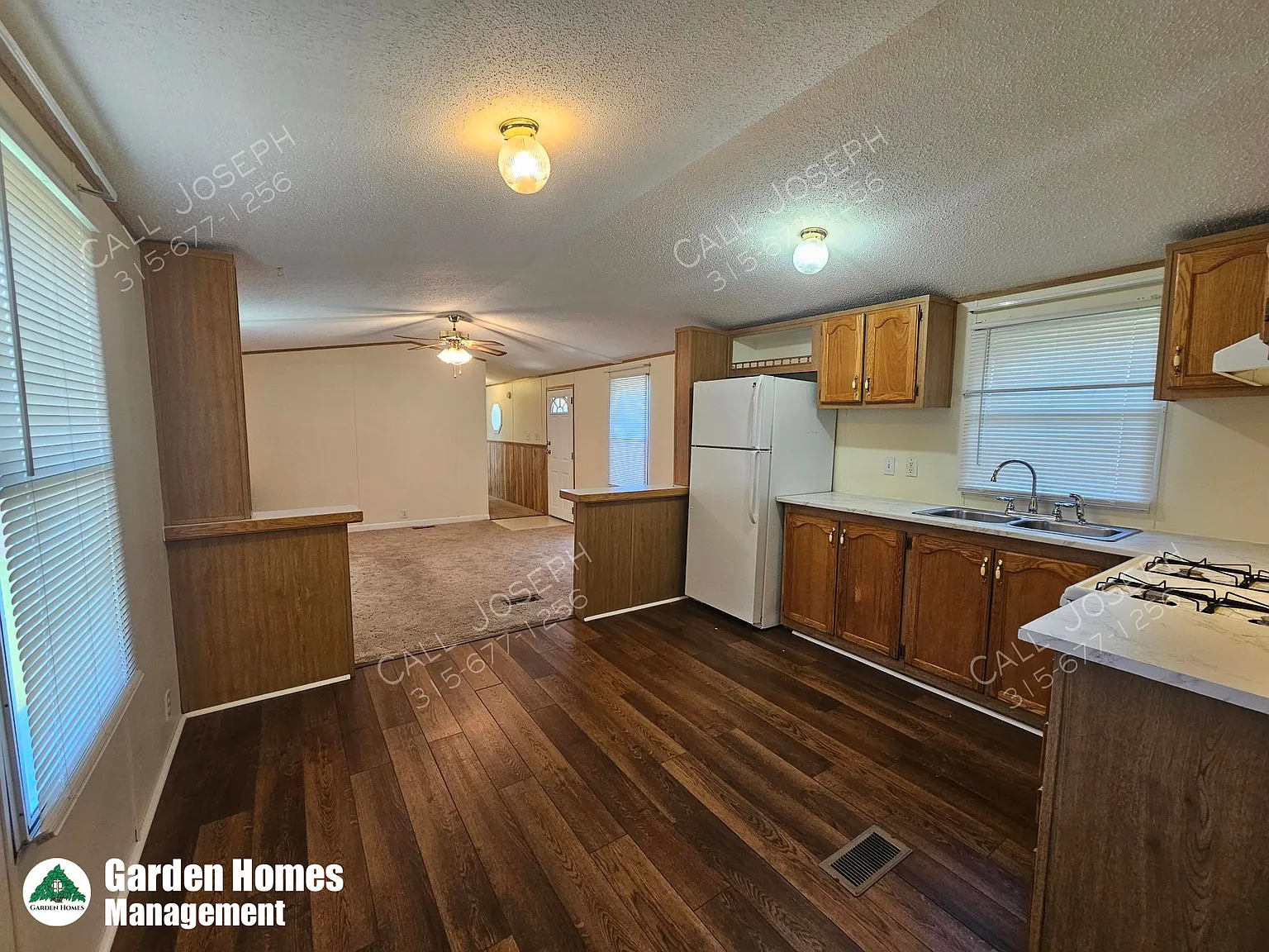 3 bed, 1.5 bath, 924 sqft, $1,460 — Photo 2