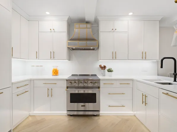 27 West 72nd Street image 1 of 11