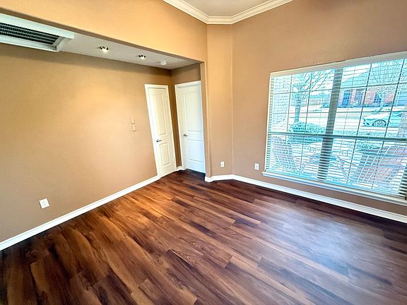 3rd image of 1916 Spencer Ln