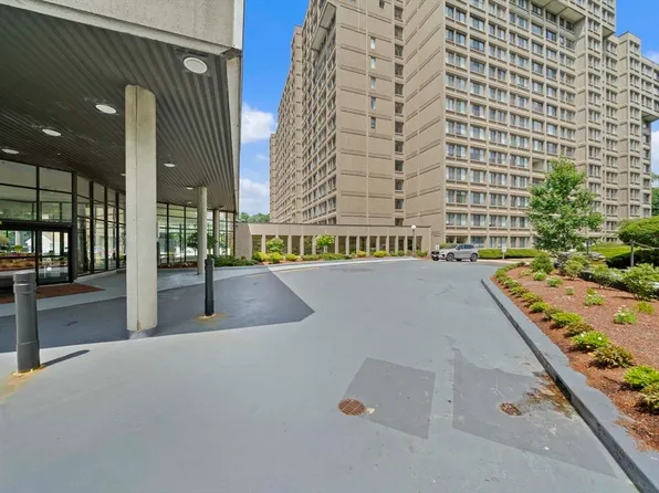 250 Hammond Pond Pkwy #Penthouse 4, Chestnut Hill, MA 02467