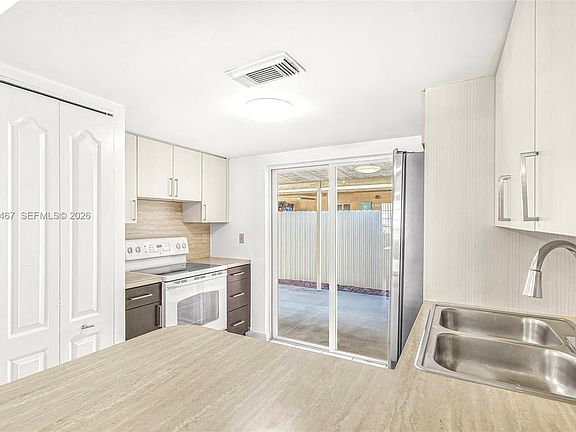 3rd image of 2228 W 74th St APT 102-13