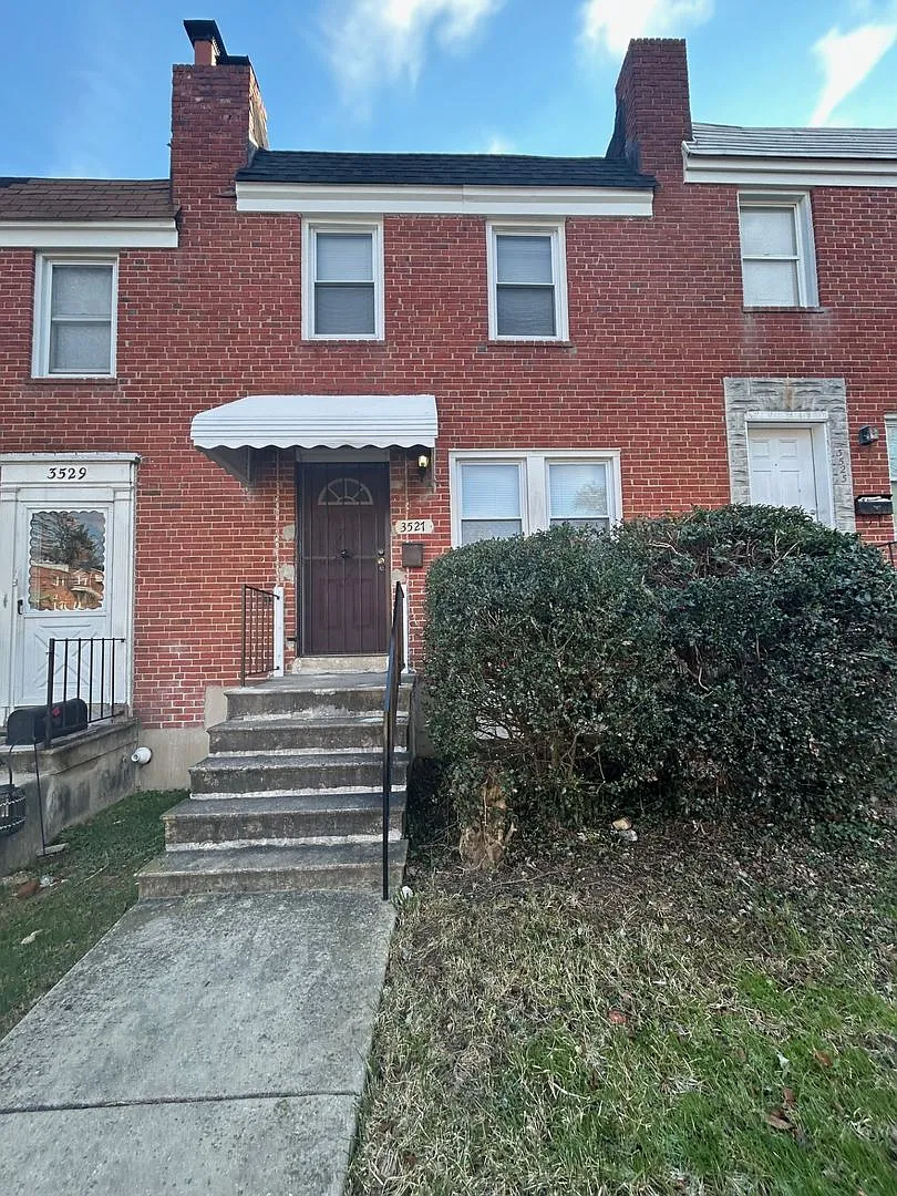 3 Bedrooms and 1.5 baths Available! — Photo 1