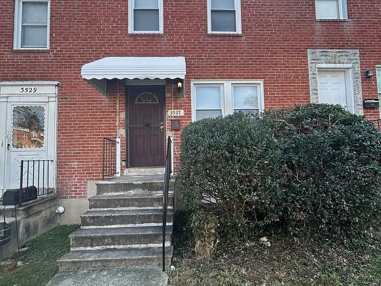 3527 Woodstock Ave — Photo 1
