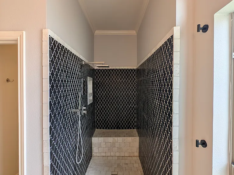 Main bathroom shower