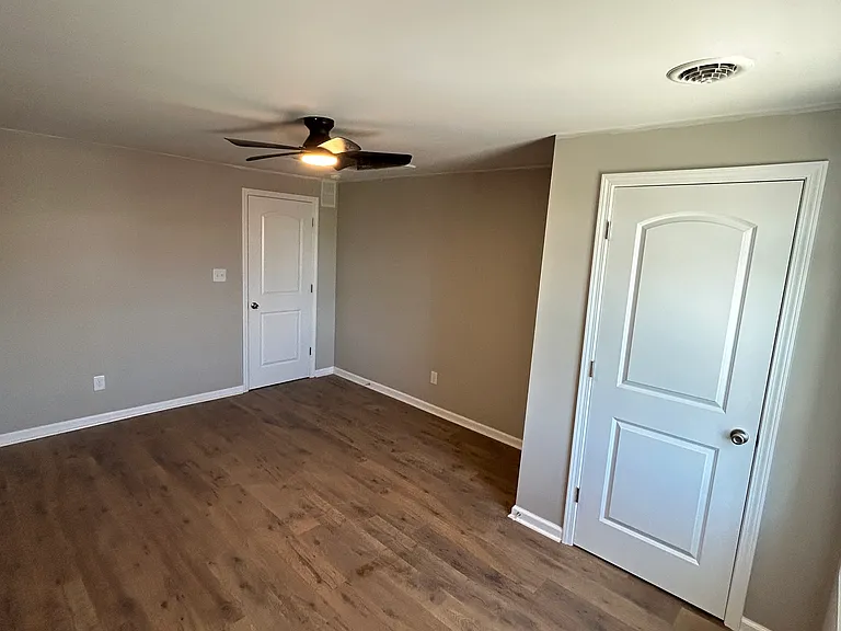 29 N Brooks Aly #2 — Photo 3