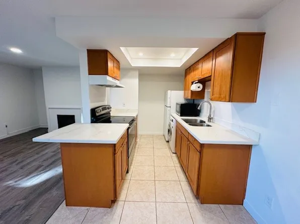 11211 NE 68th Street, 11211 NE 68th St APT 2, Kirkland, WA 98033
