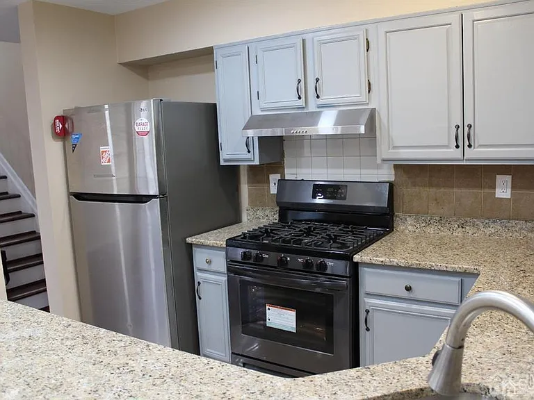 240 Hidden Woods Ct — Photo 4