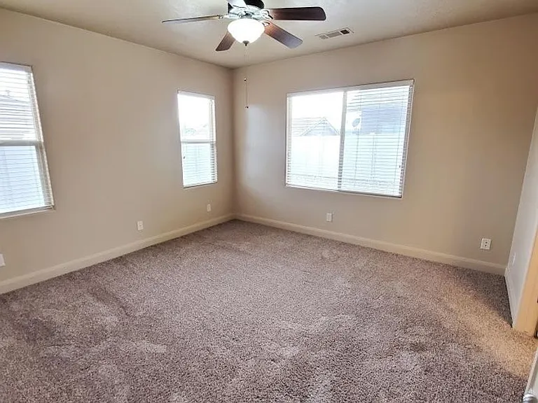 259 N 2940 E — Photo 6