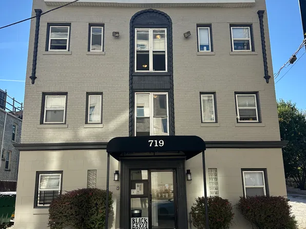 719 E Pleasant St APT 9, Milwaukee, WI 53202