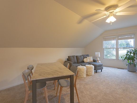 2nd image of 912 Appleblossom Dr