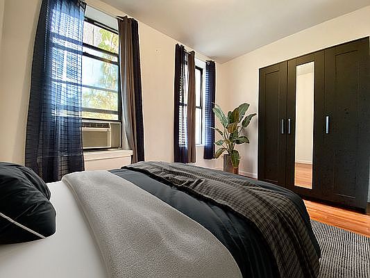 1st image of 310 W 49th St APT 3D