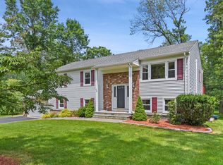 36 Bloomer Rd, Mahopac, NY 10541