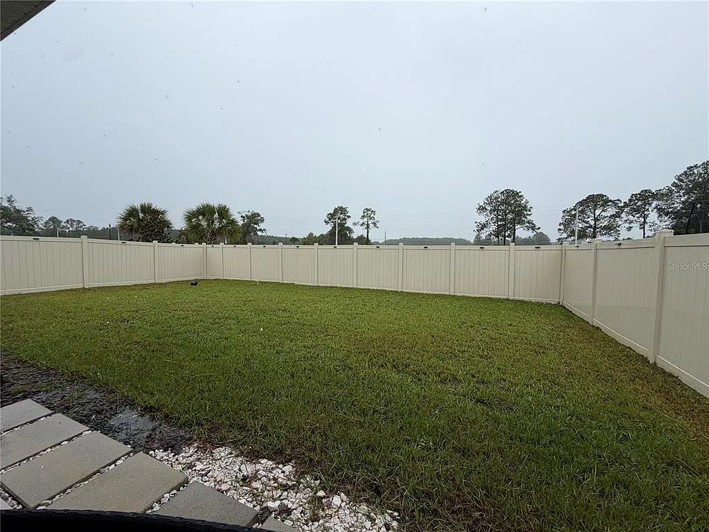 3 bed, 2.0 bath, 1596 sqft, $2,400 — Photo 2