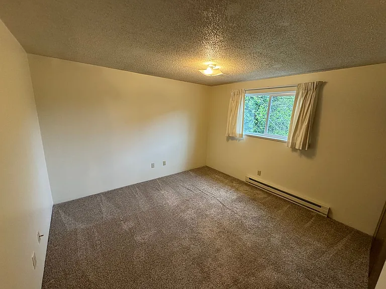 197-2105-09 Lincoln — Photo 11