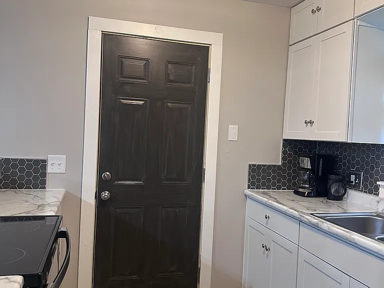 2437 S Kings Ave — Photo 5