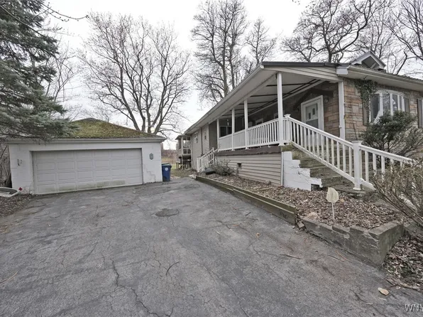 2546 N Forest Rd, Getzville, NY 14068