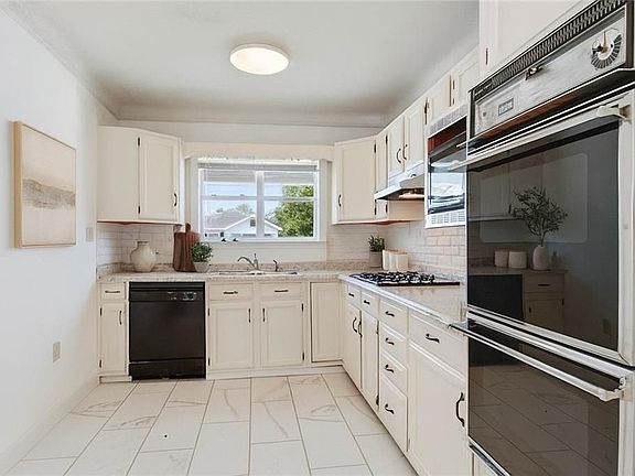 5th image of 347 Helios Ave