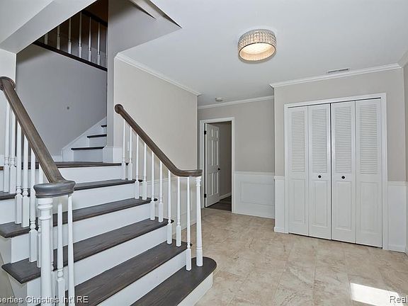 5th image of 5582 Northcote Ln