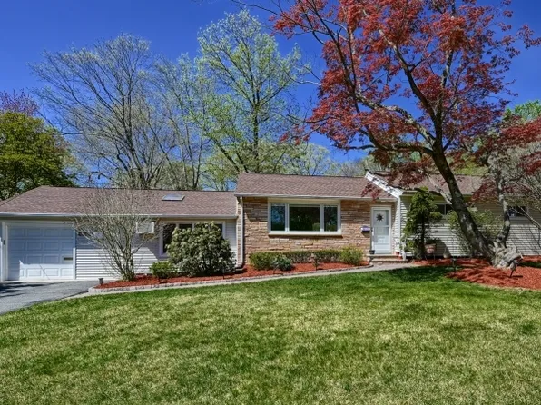 227 Emily Dr, Park Ridge Boro, NJ 07656
